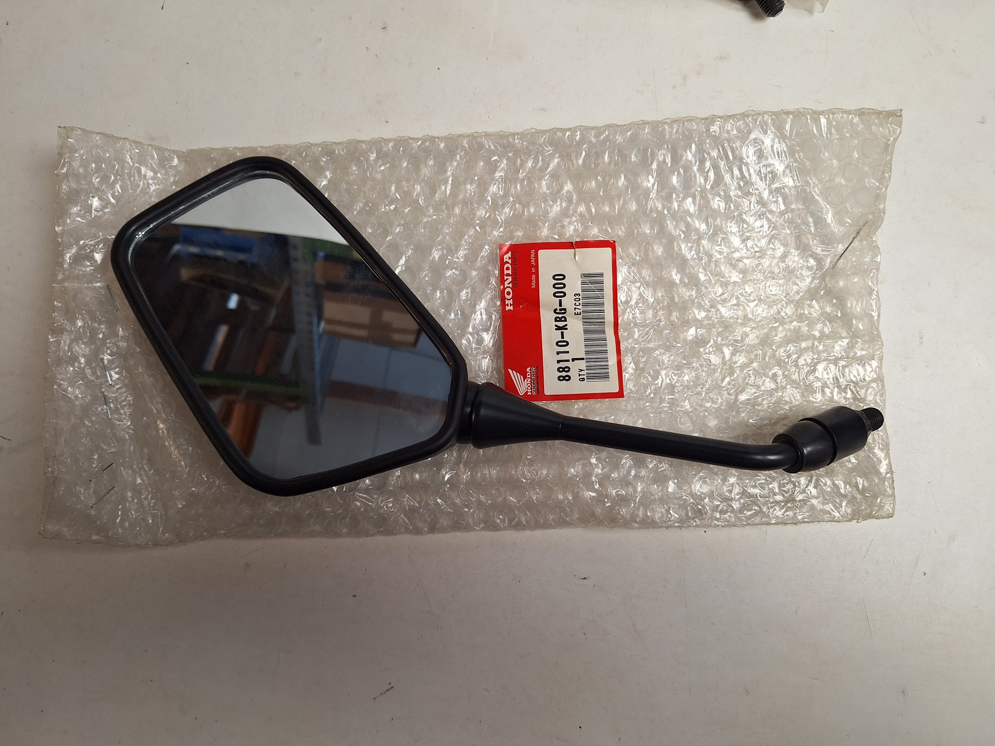 Picture of RUECKSPIEGEL  88110-KBG-000